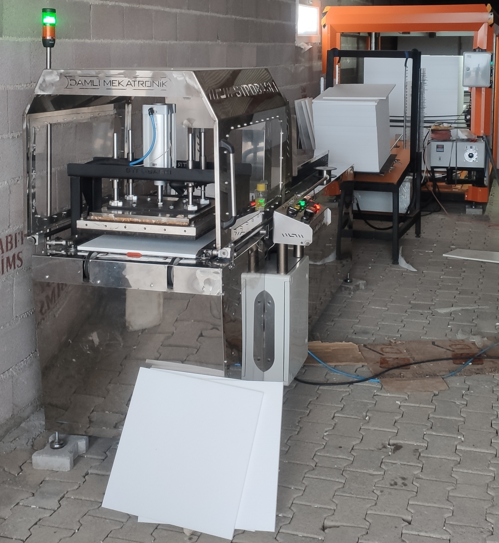 Müşteri tesisinde kurulu strafor tavan kaplama üretim hattı